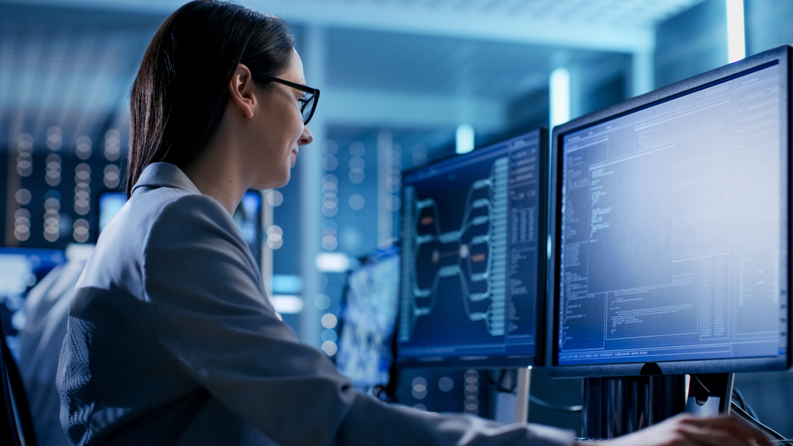 Female IT engineer in front of screen